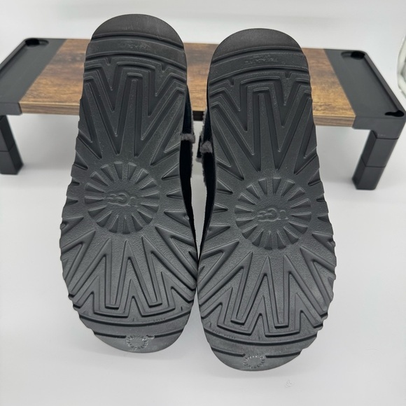 UGG Classic Cuff Mini Boots – Black/Grey – Size 8 (Style 1100211) - Picture 5 of 8